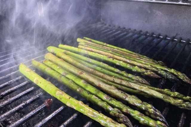 Grilled asparagus on the pellet smoker